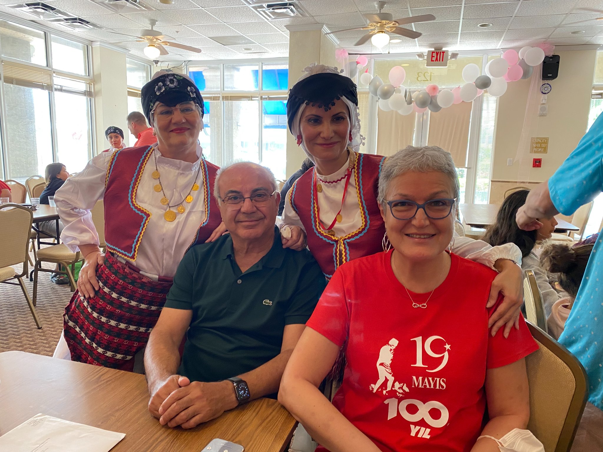 Mehmet Akcay ve Folklor grubu