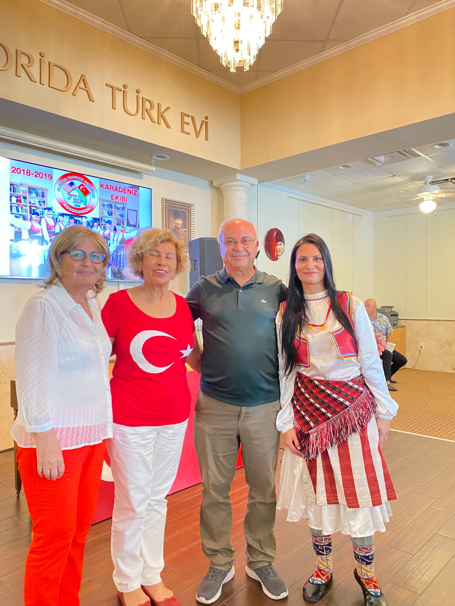 Mehmet / Feray Akcay ve Asli Yeniyol