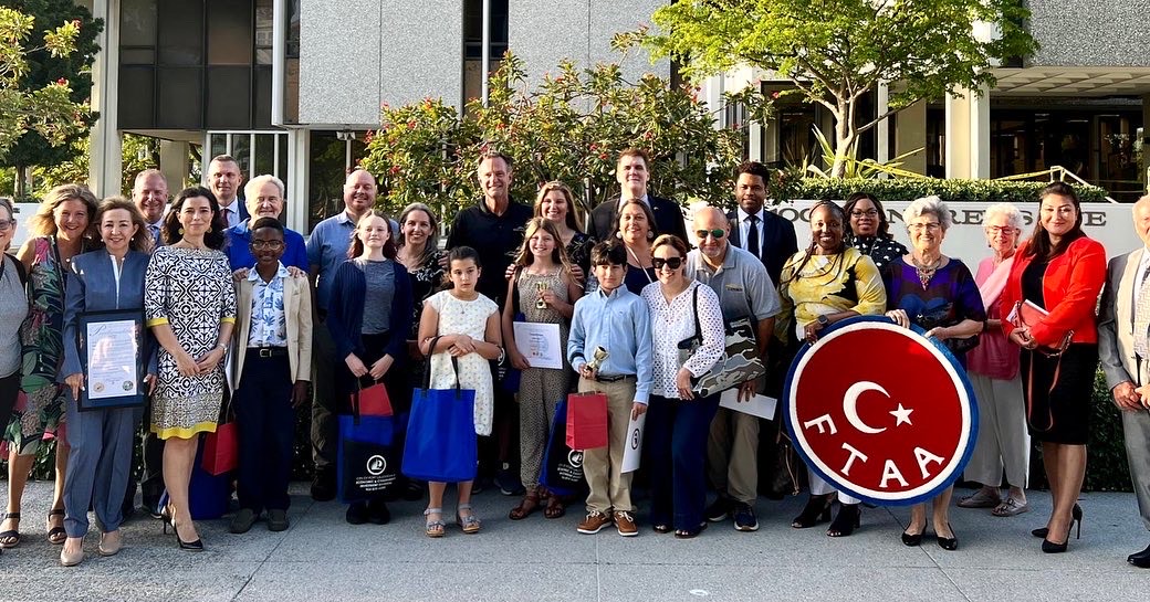 FTAA ekibi belediye binasinda